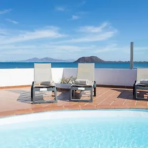 Villa Beachfront Remos With Lobos Island View, Private Pool, Wifi & Bbq By Amazzzing Travel, Corralejo