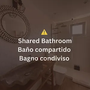 Pensión Chakra House Fuerteventura - Affordable In A Cozy, Corralejo